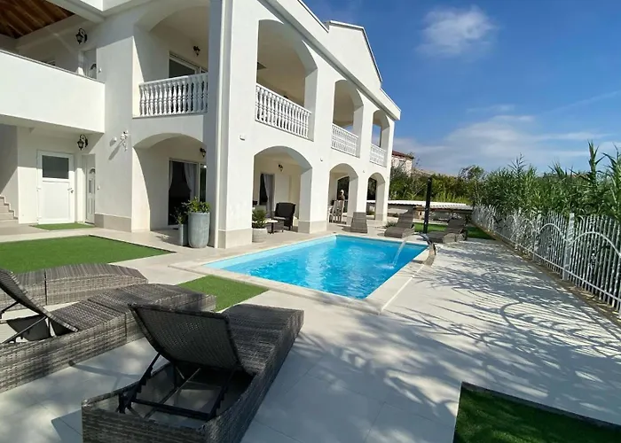 With Swimming Pool Pag - 24360 Паг
